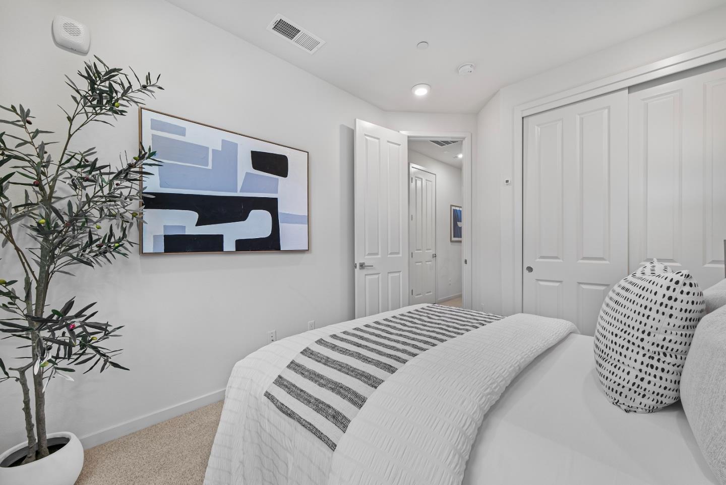 Detail Gallery Image 23 of 37 For 822 Julian Ter #4,  Sunnyvale,  CA 94085 - 3 Beds | 2/2 Baths