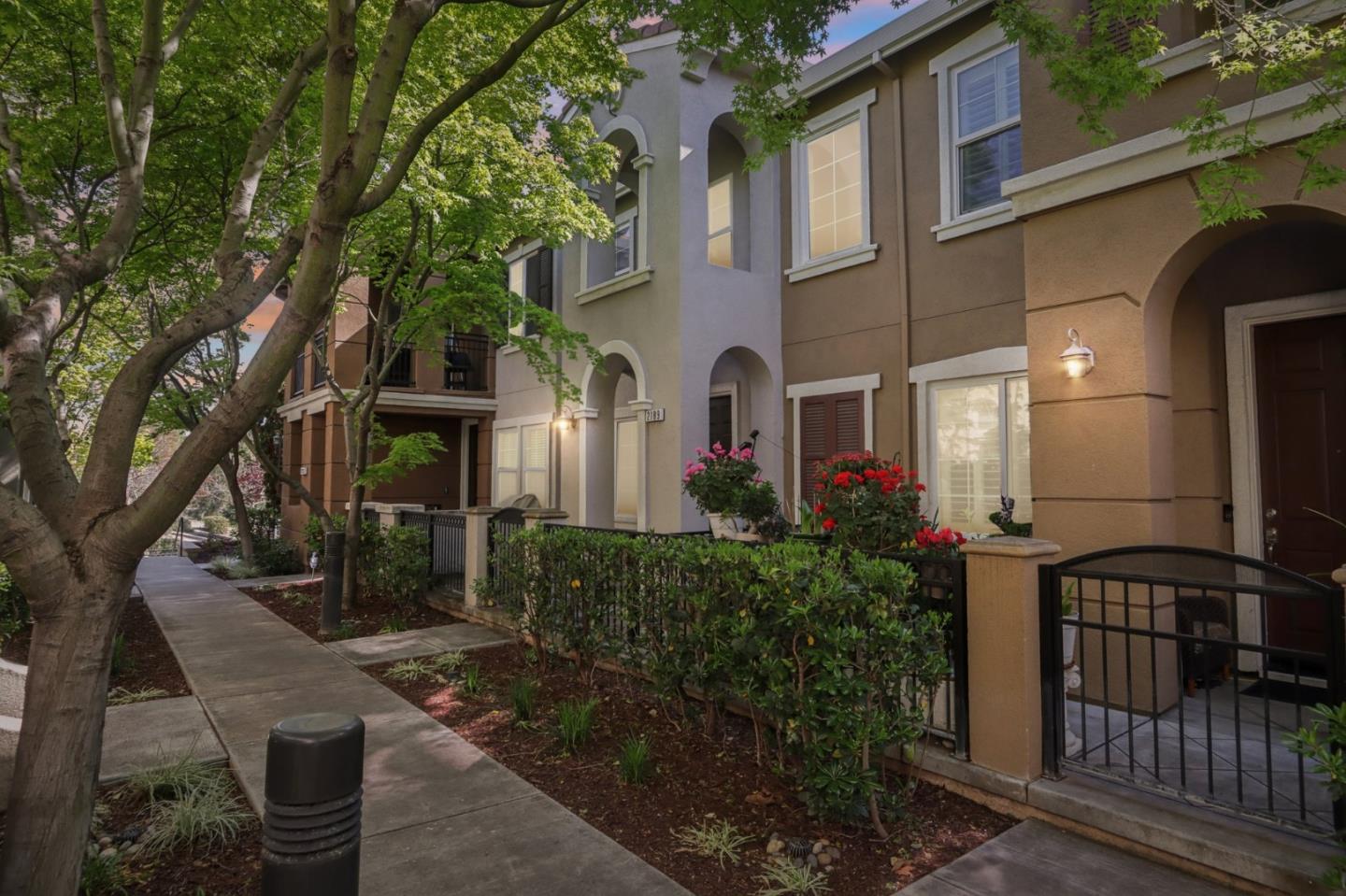 Detail Gallery Image 2 of 33 For 2189 Pomme Ct, San Jose,  CA 95125 - 3 Beds | 3 Baths