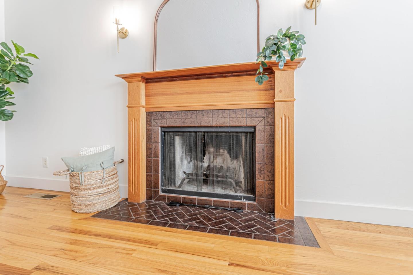Detail Gallery Image 12 of 76 For 232 Union St, Santa Cruz,  CA 95060 - 3 Beds | 2/1 Baths