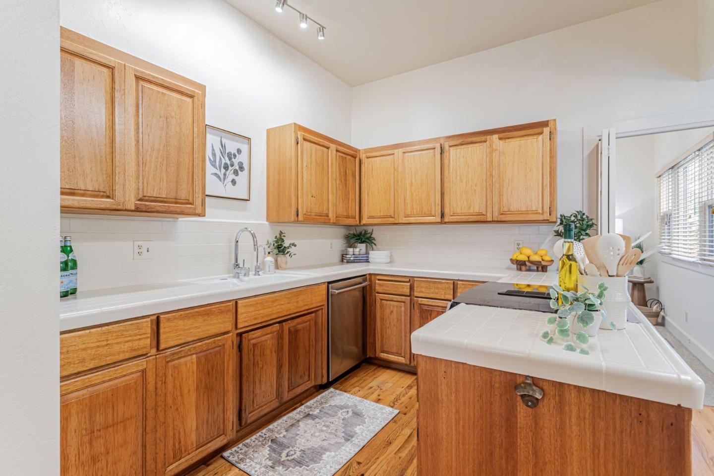 Detail Gallery Image 17 of 76 For 232 Union St, Santa Cruz,  CA 95060 - 3 Beds | 2/1 Baths