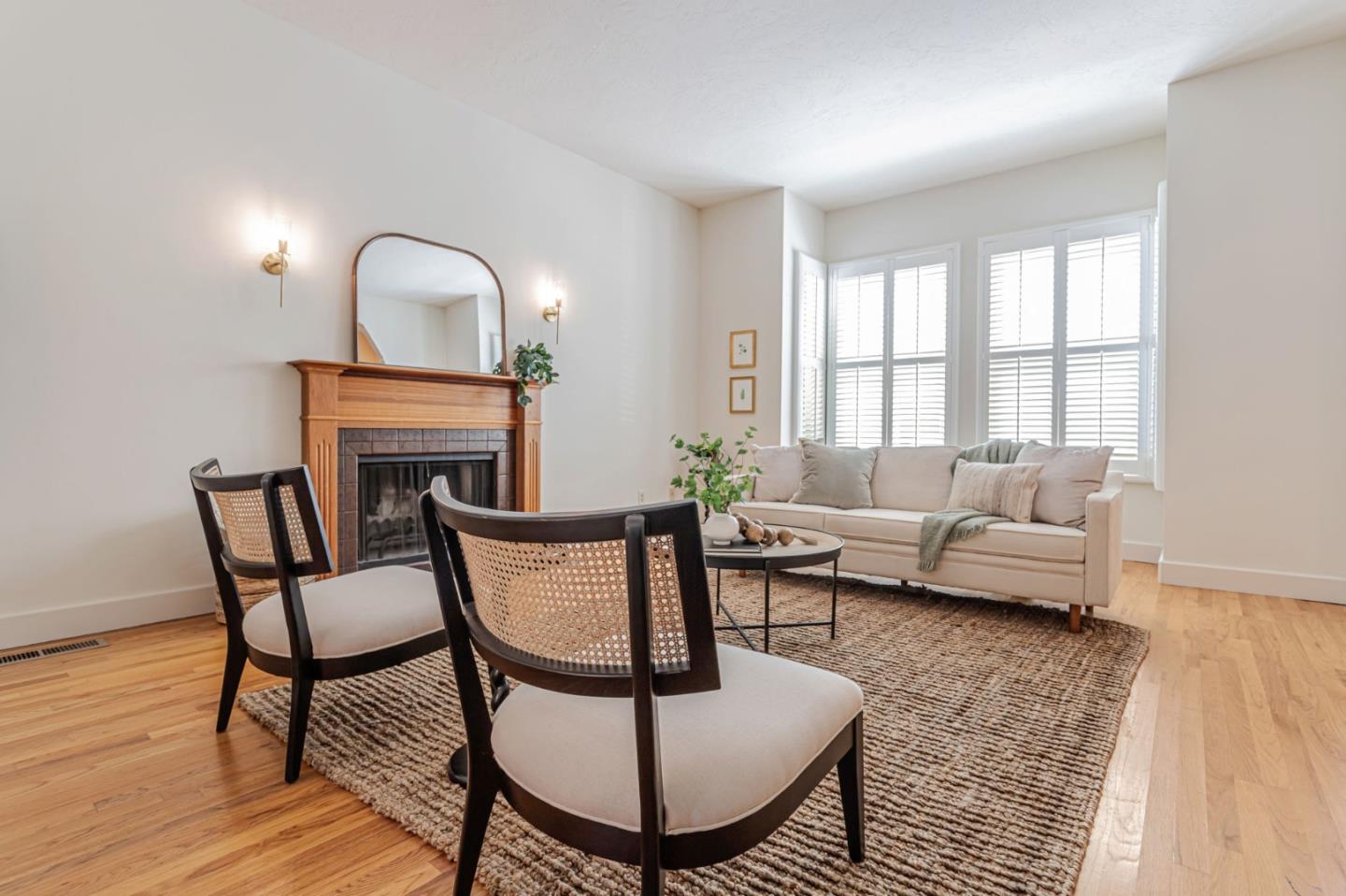 Detail Gallery Image 8 of 76 For 232 Union St, Santa Cruz,  CA 95060 - 3 Beds | 2/1 Baths