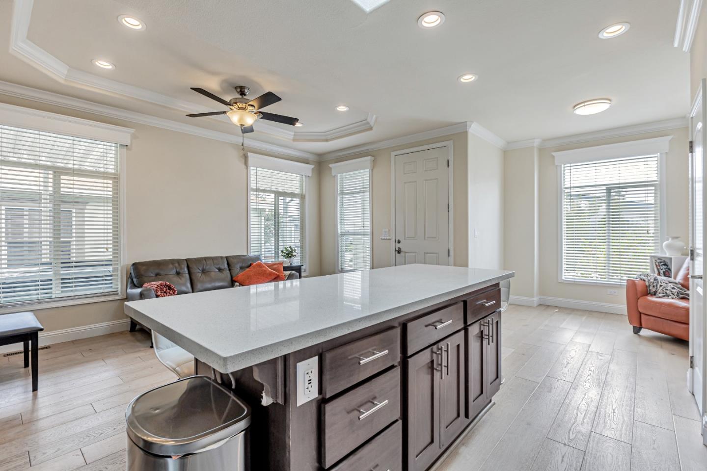 Detail Gallery Image 10 of 60 For 1220 Tasman Dr #25,  Sunnyvale,  CA 94089 - 3 Beds | 2 Baths