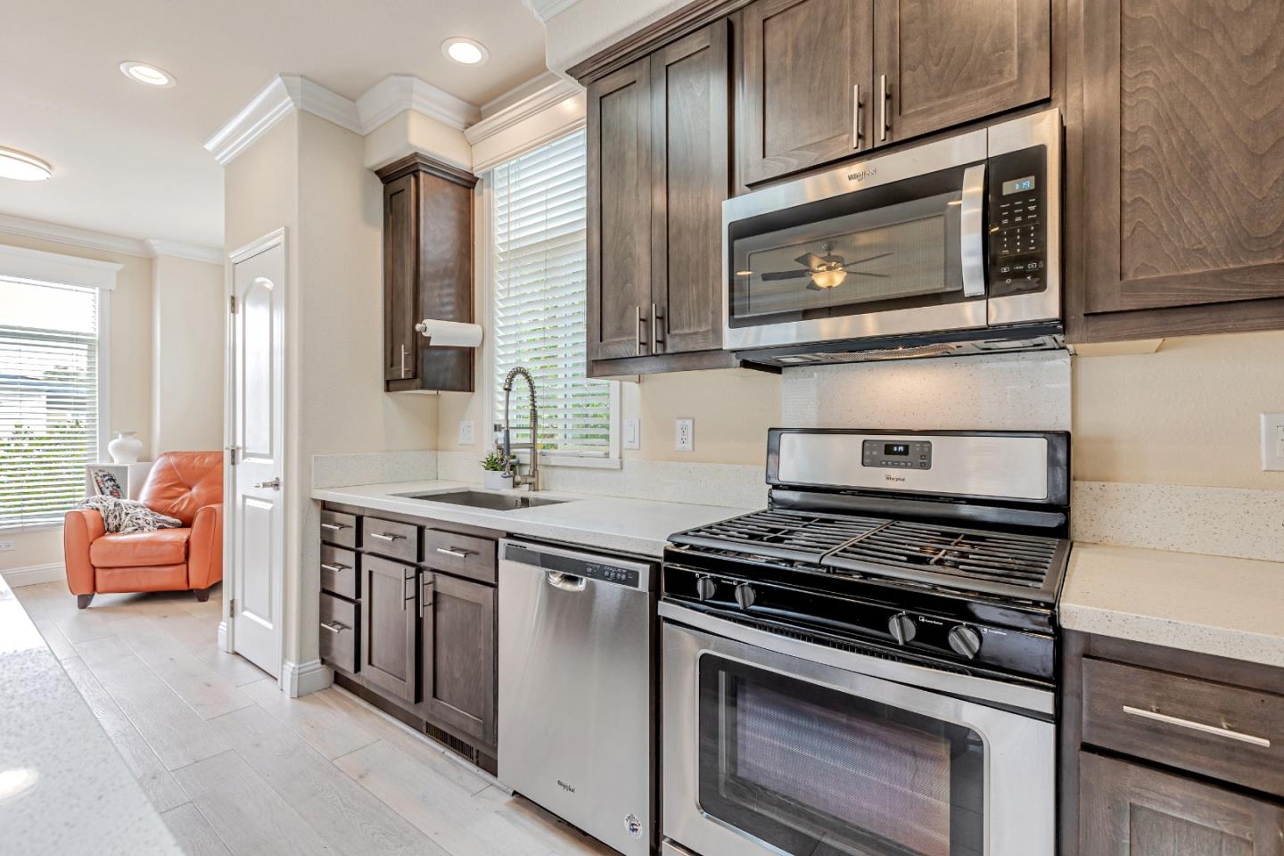 Detail Gallery Image 11 of 60 For 1220 Tasman Dr #25,  Sunnyvale,  CA 94089 - 3 Beds | 2 Baths