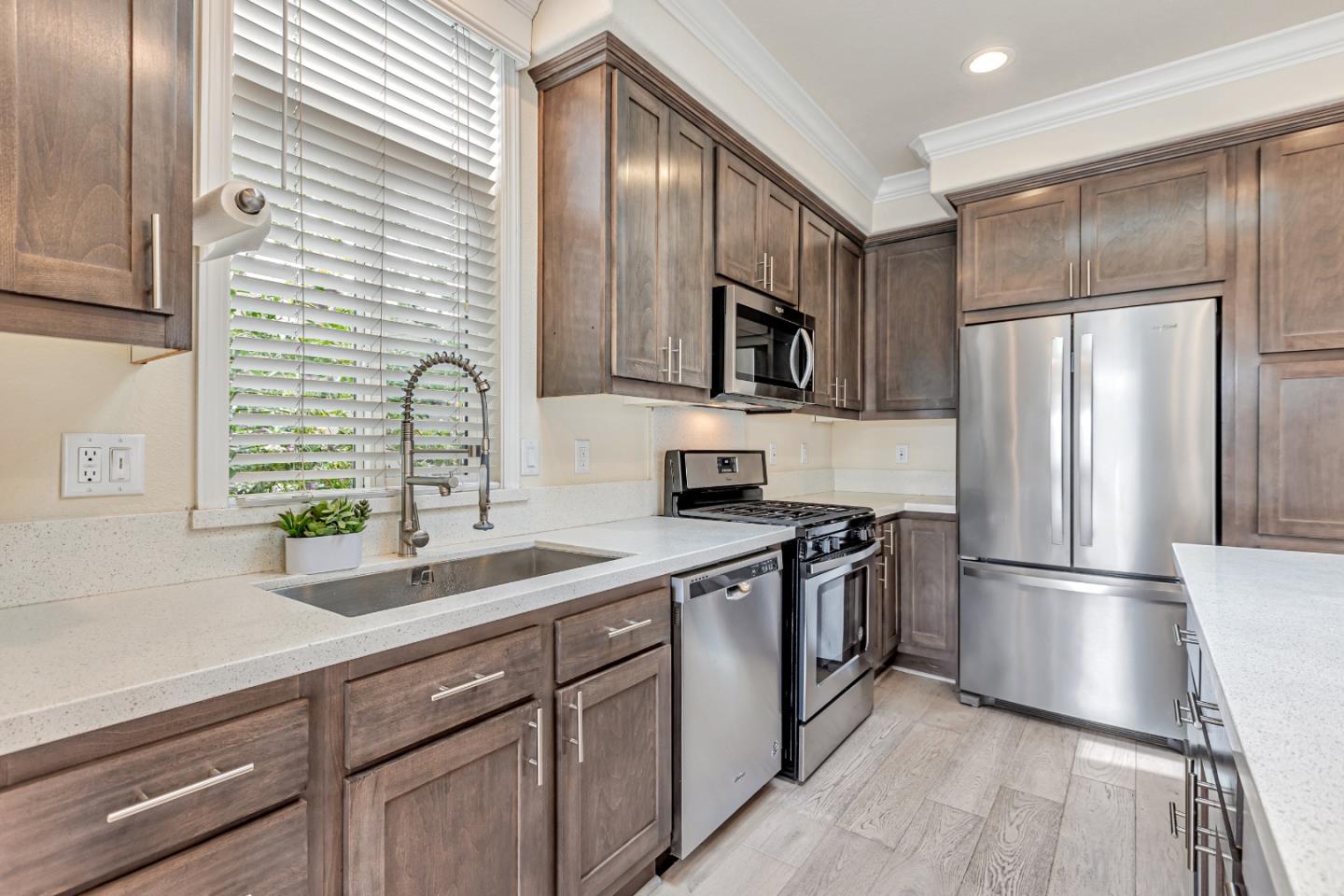 Detail Gallery Image 14 of 60 For 1220 Tasman Dr #25,  Sunnyvale,  CA 94089 - 3 Beds | 2 Baths