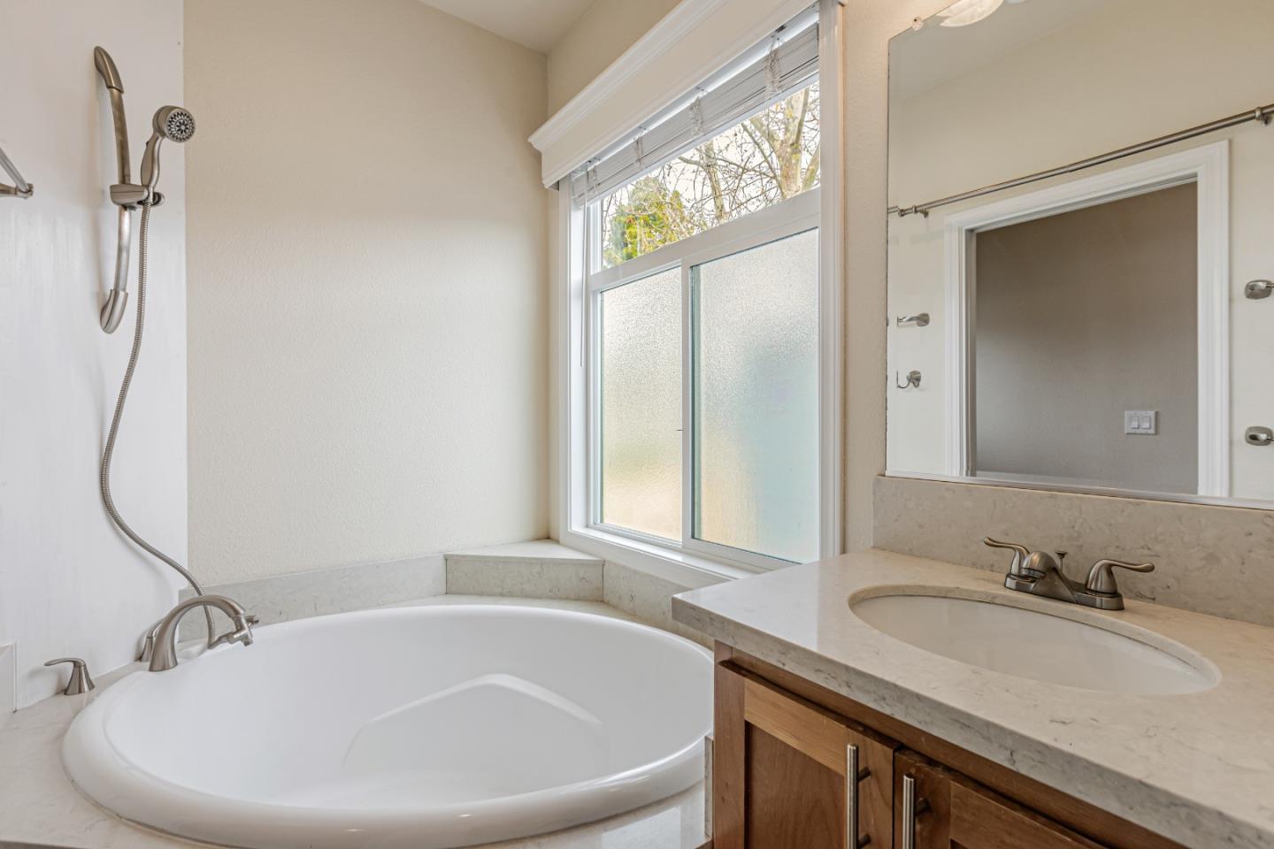 Detail Gallery Image 33 of 60 For 1220 Tasman Dr #25,  Sunnyvale,  CA 94089 - 3 Beds | 2 Baths