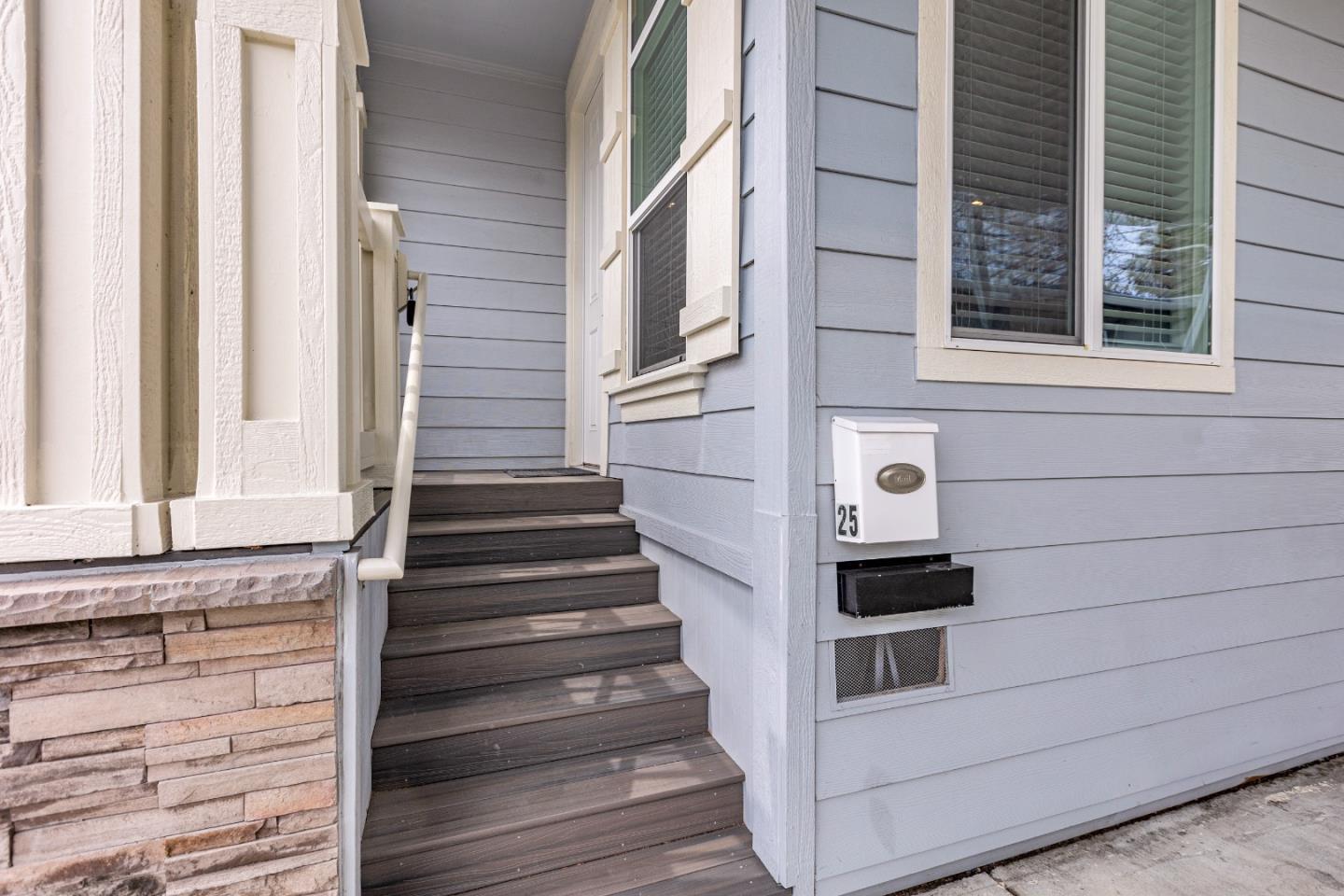 Detail Gallery Image 5 of 60 For 1220 Tasman Dr #25,  Sunnyvale,  CA 94089 - 3 Beds | 2 Baths