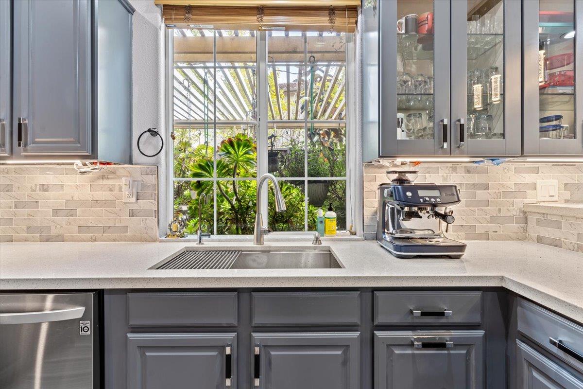 Detail Gallery Image 11 of 30 For 280 Wildhorse Ct, San Jose,  CA 95138 - 5 Beds | 3/1 Baths