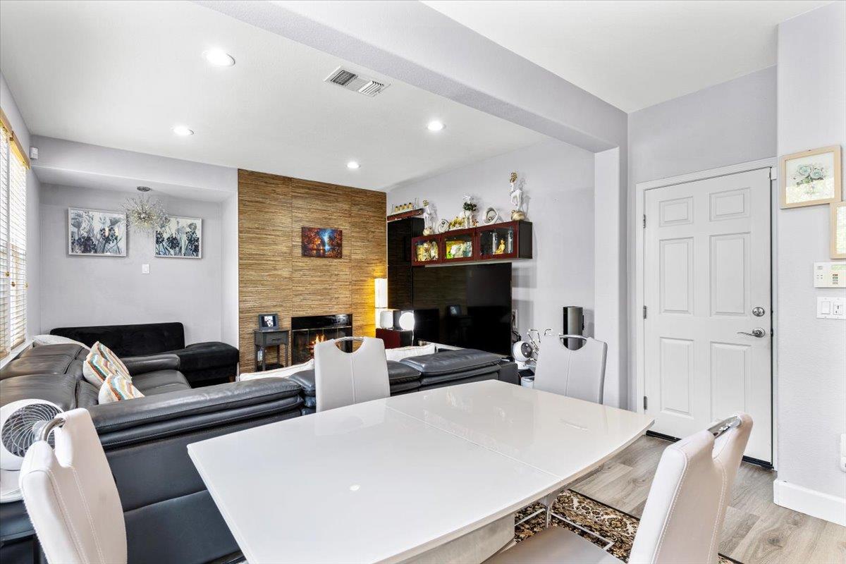Detail Gallery Image 13 of 30 For 280 Wildhorse Ct, San Jose,  CA 95138 - 5 Beds | 3/1 Baths