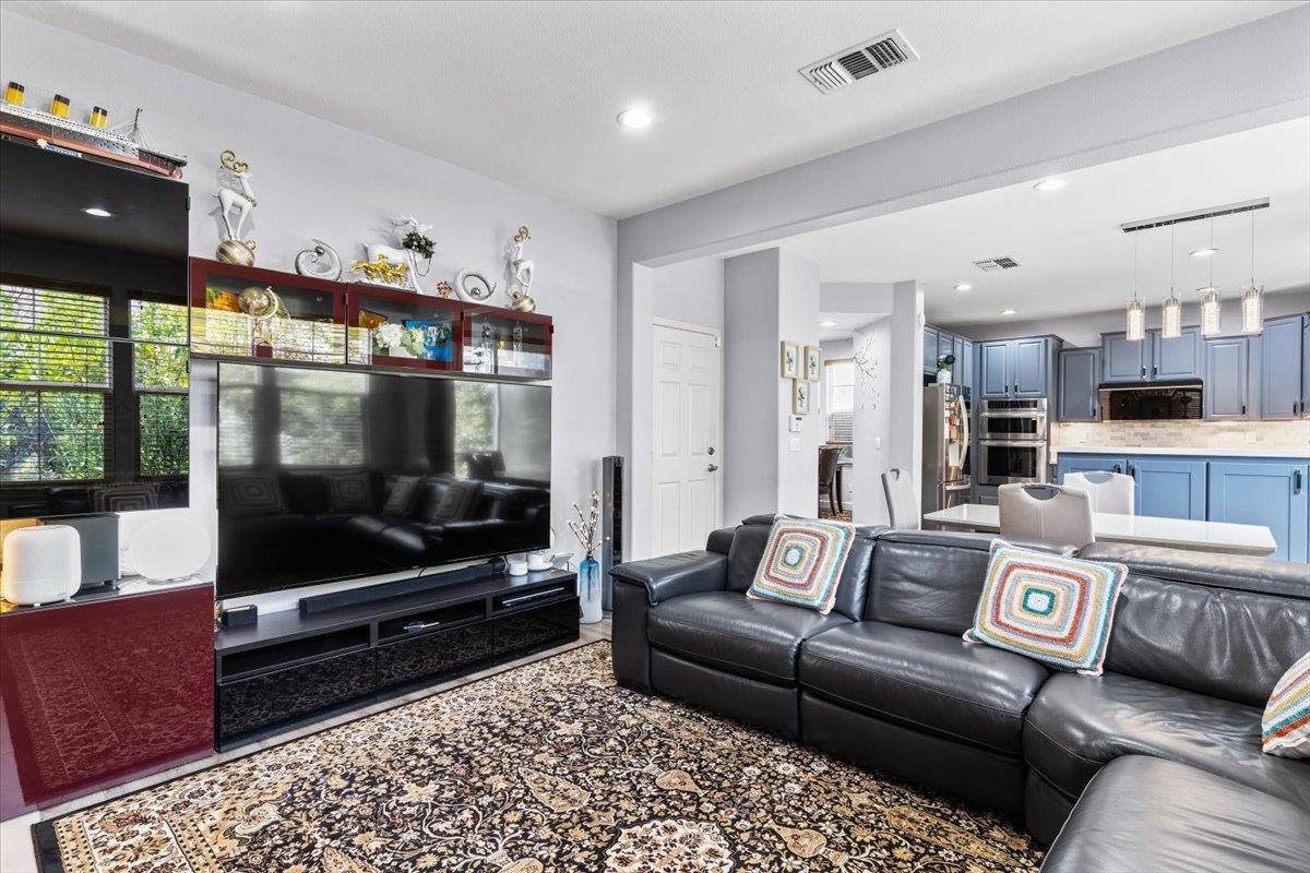 Detail Gallery Image 14 of 30 For 280 Wildhorse Ct, San Jose,  CA 95138 - 5 Beds | 3/1 Baths