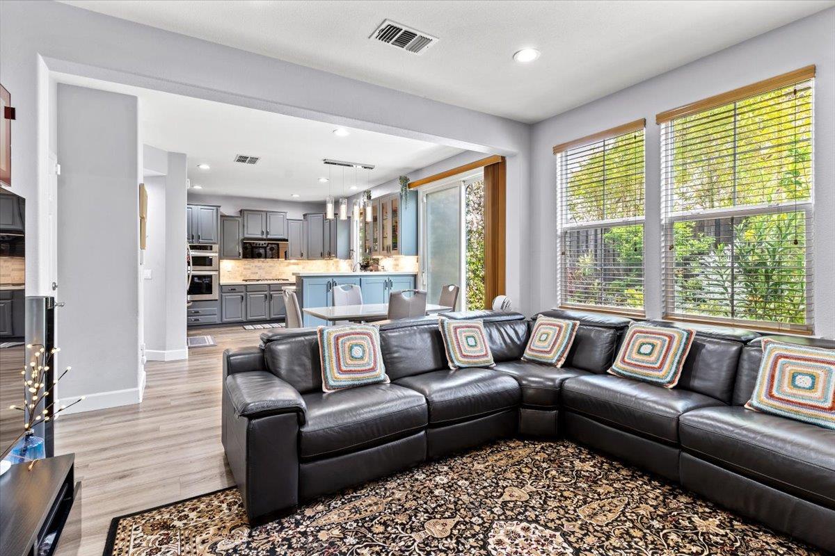 Detail Gallery Image 15 of 30 For 280 Wildhorse Ct, San Jose,  CA 95138 - 5 Beds | 3/1 Baths