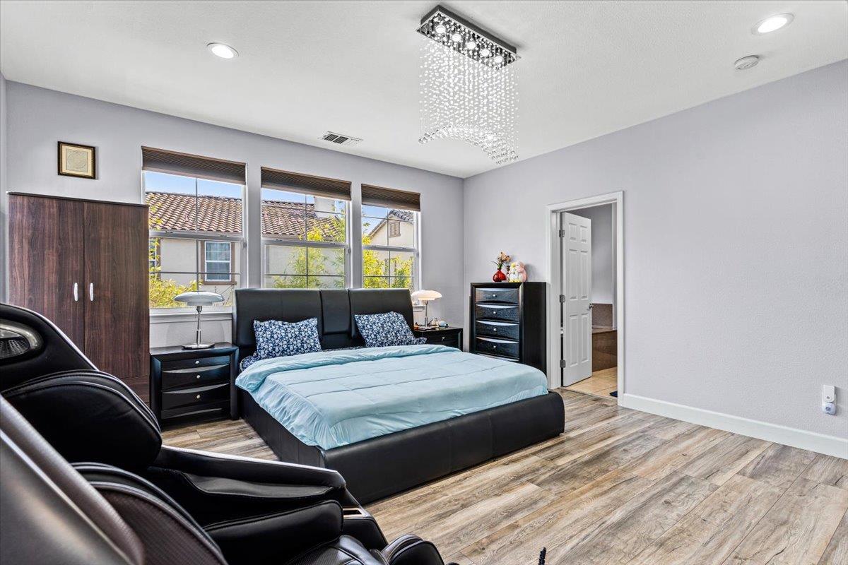 Detail Gallery Image 18 of 30 For 280 Wildhorse Ct, San Jose,  CA 95138 - 5 Beds | 3/1 Baths