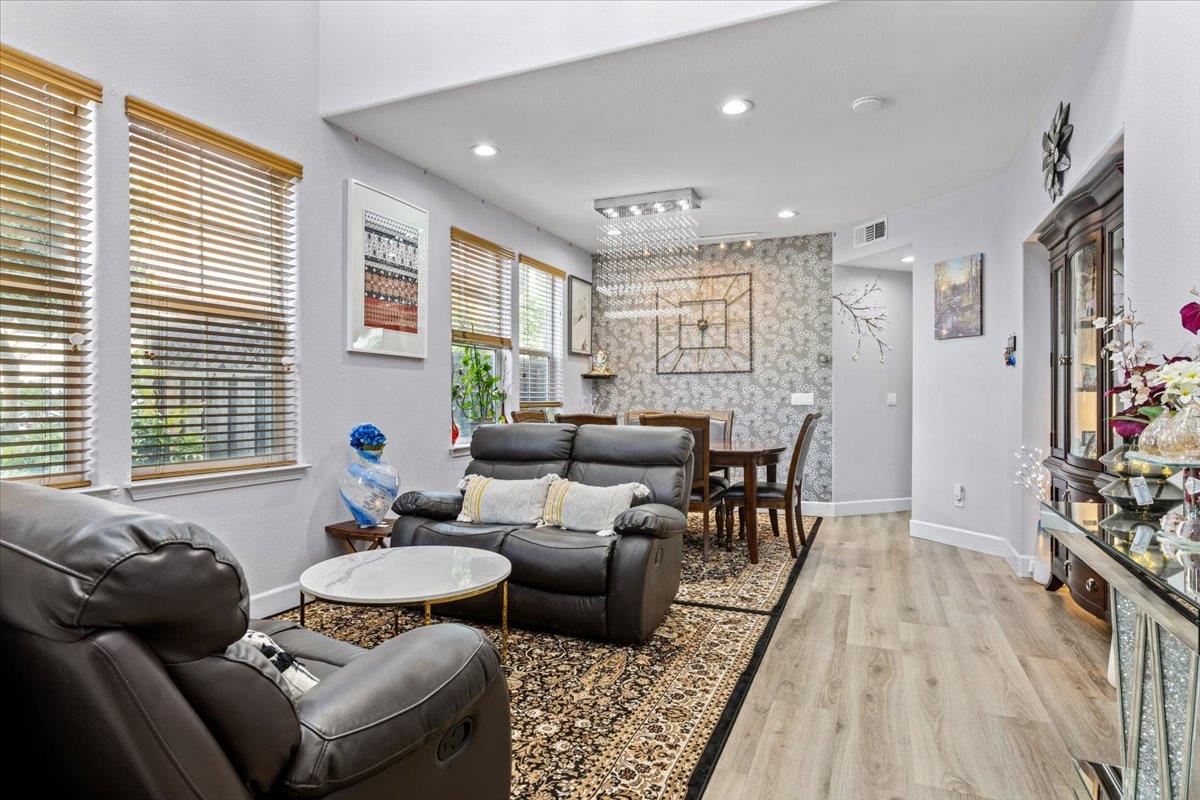 Detail Gallery Image 2 of 30 For 280 Wildhorse Ct, San Jose,  CA 95138 - 5 Beds | 3/1 Baths