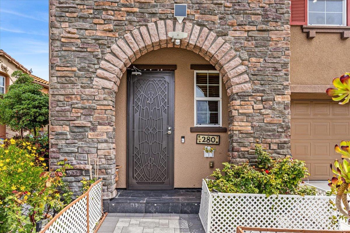 Detail Gallery Image 6 of 30 For 280 Wildhorse Ct, San Jose,  CA 95138 - 5 Beds | 3/1 Baths