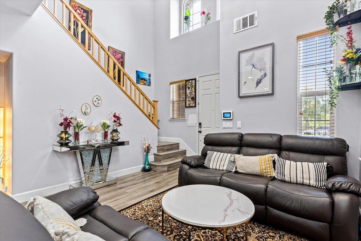Detail Gallery Image 7 of 30 For 280 Wildhorse Ct, San Jose,  CA 95138 - 5 Beds | 3/1 Baths