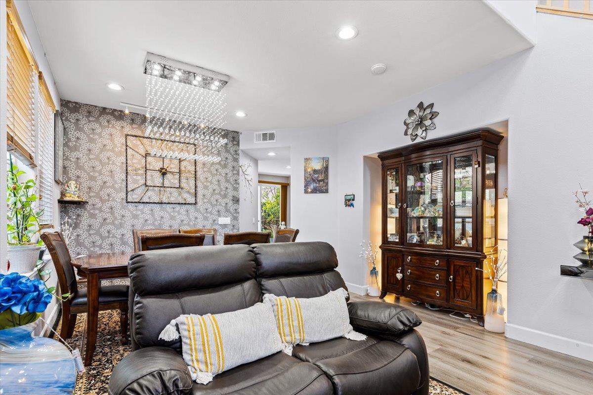 Detail Gallery Image 9 of 30 For 280 Wildhorse Ct, San Jose,  CA 95138 - 5 Beds | 3/1 Baths