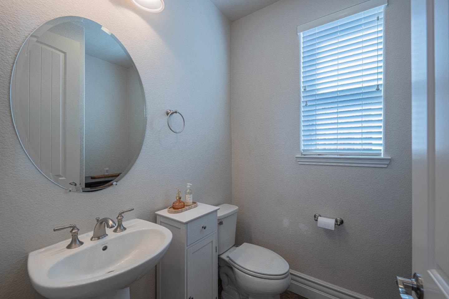 Detail Gallery Image 19 of 42 For 13713 Sherman Blvd, Marina,  CA 93933 - 4 Beds | 2/1 Baths