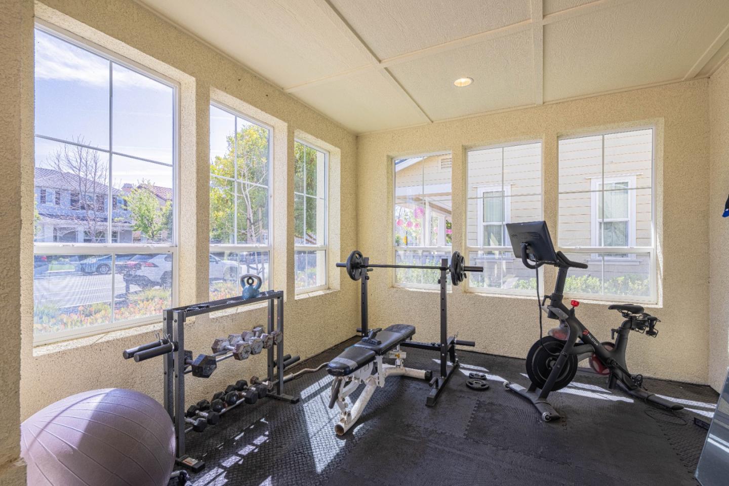 Detail Gallery Image 4 of 42 For 13713 Sherman Blvd, Marina,  CA 93933 - 4 Beds | 2/1 Baths