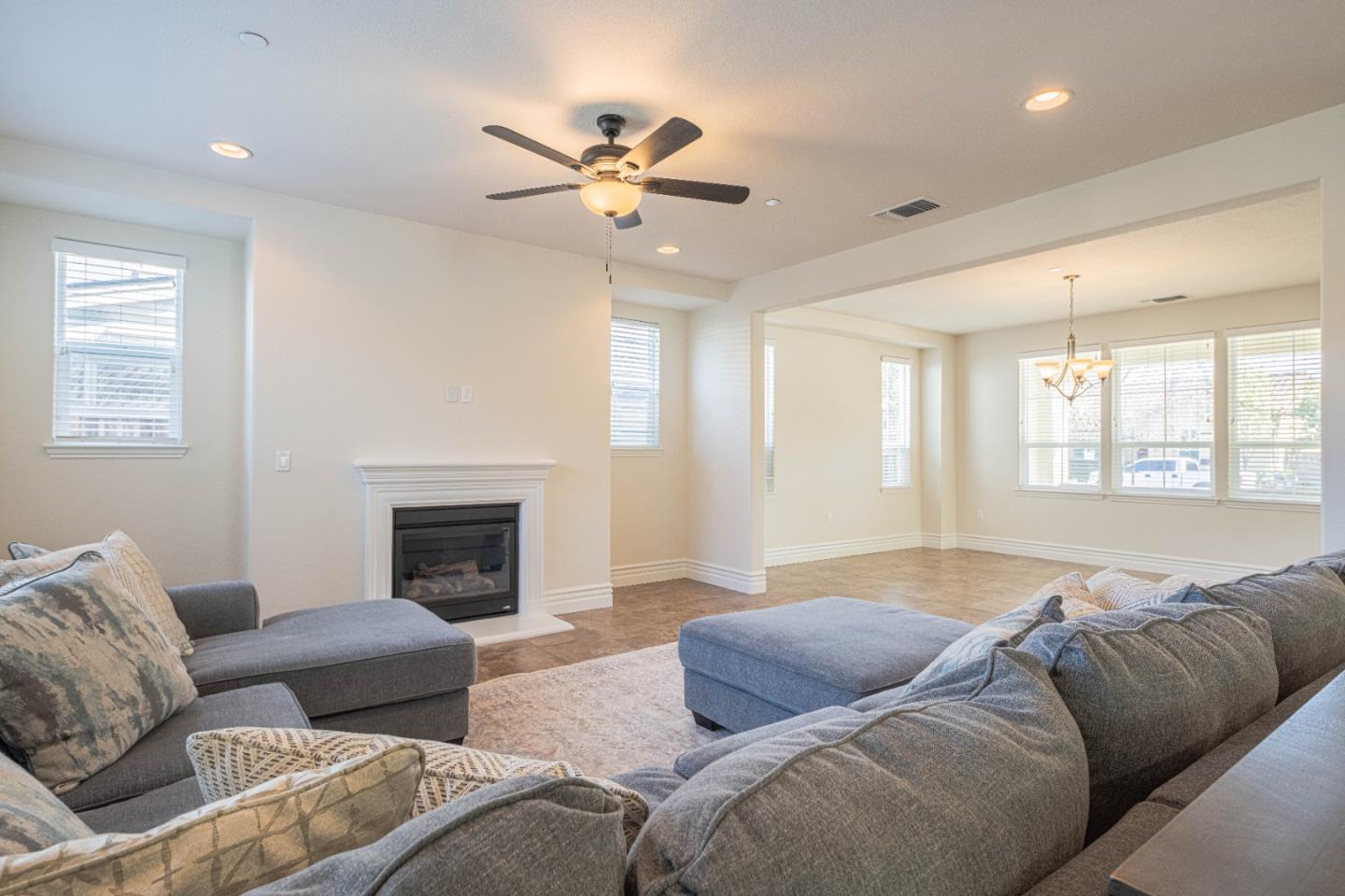 Detail Gallery Image 9 of 42 For 13713 Sherman Blvd, Marina,  CA 93933 - 4 Beds | 2/1 Baths