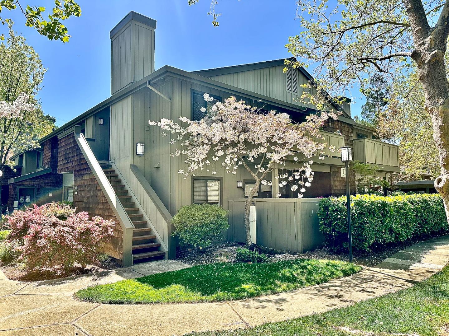 Detail Gallery Image 2 of 19 For 1314 La Terrace Cir, San Jose,  CA 95123 - 2 Beds | 2 Baths