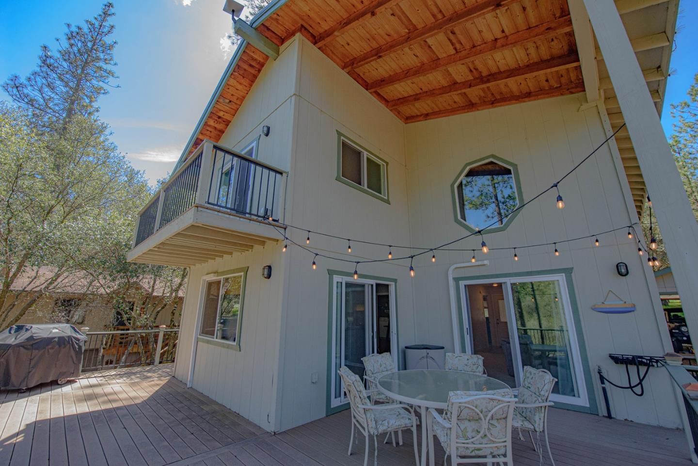 Detail Gallery Image 3 of 36 For 13069 Wells Fargo Dr, Groveland,  CA 95321 - 3 Beds | 3 Baths