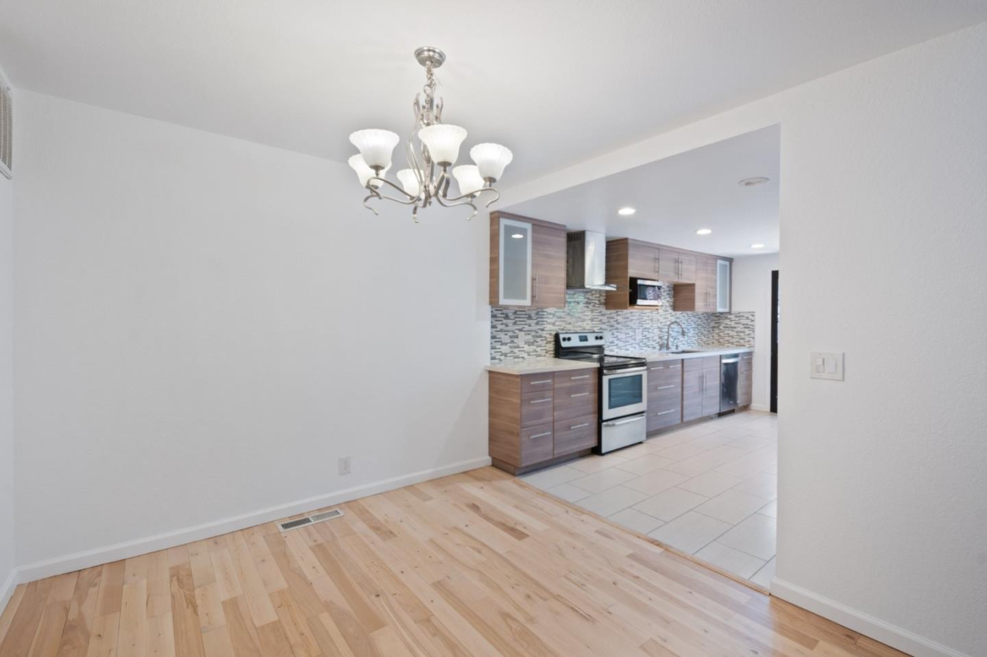 Detail Gallery Image 12 of 33 For 5361 San Simeon Pl, Castro Valley,  CA 94552 - 2 Beds | 2/1 Baths