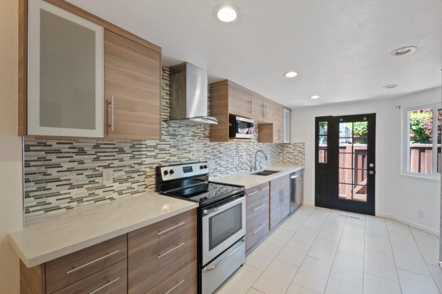 Detail Gallery Image 4 of 33 For 5361 San Simeon Pl, Castro Valley,  CA 94552 - 2 Beds | 2/1 Baths