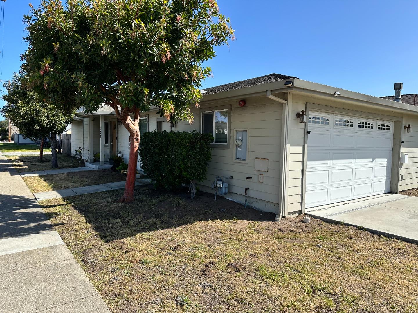 Detail Gallery Image 2 of 16 For 505 Elm Ave, Seaside,  CA 93955 - 3 Beds | 2 Baths