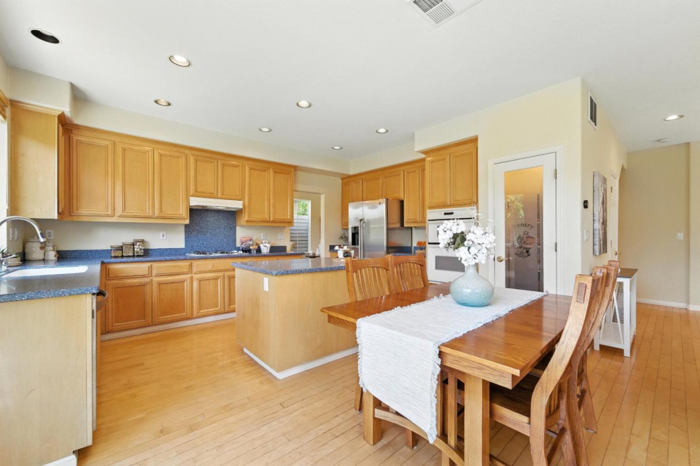 Detail Gallery Image 13 of 44 For 1480 Finch Ln, Gilroy,  CA 95020 - 4 Beds | 3 Baths