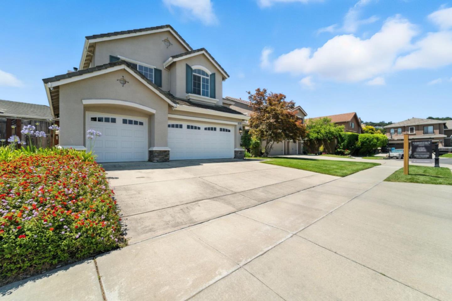 Detail Gallery Image 2 of 44 For 1480 Finch Ln, Gilroy,  CA 95020 - 4 Beds | 3 Baths