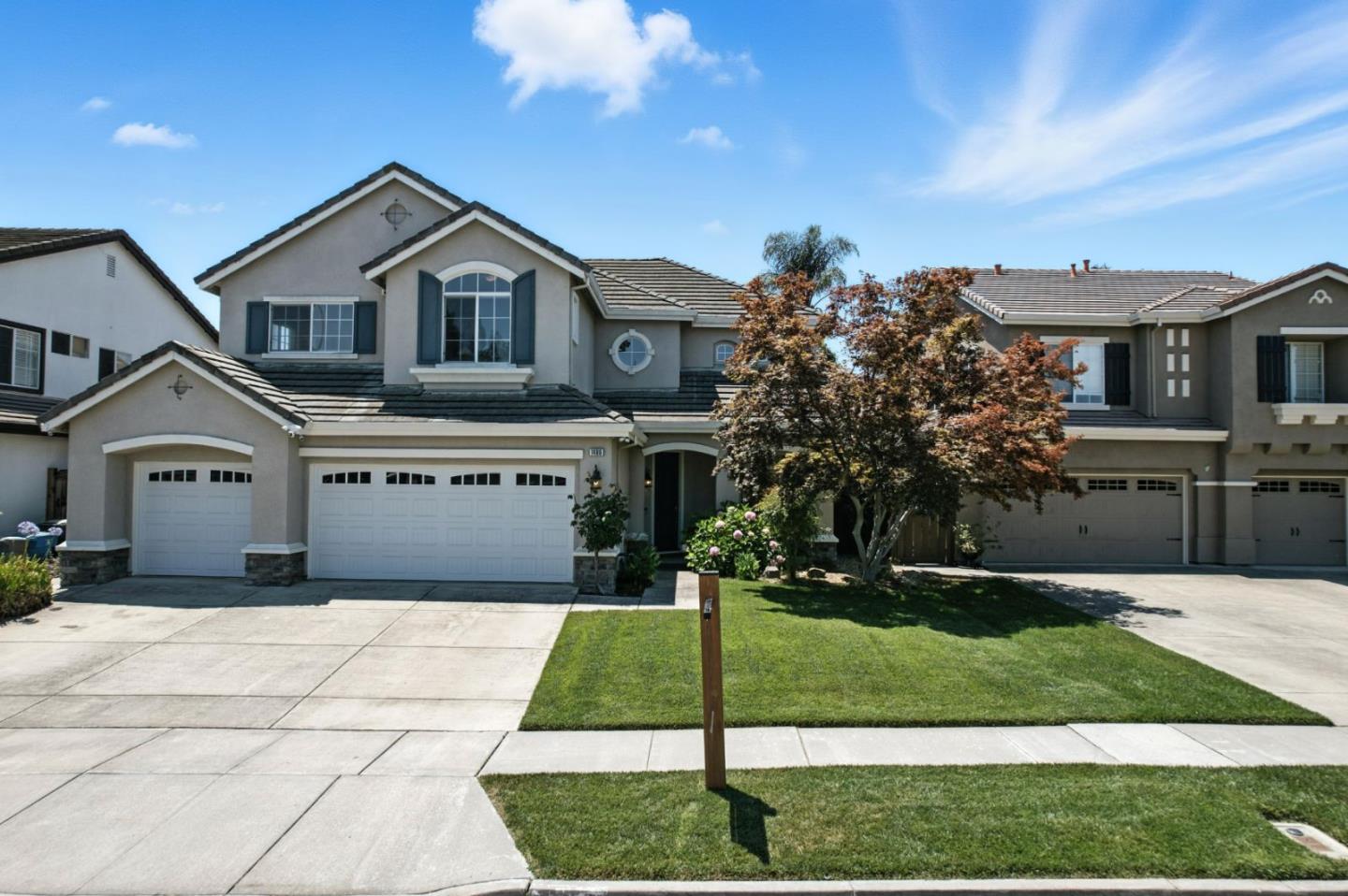 Detail Gallery Image 3 of 44 For 1480 Finch Ln, Gilroy,  CA 95020 - 4 Beds | 3 Baths