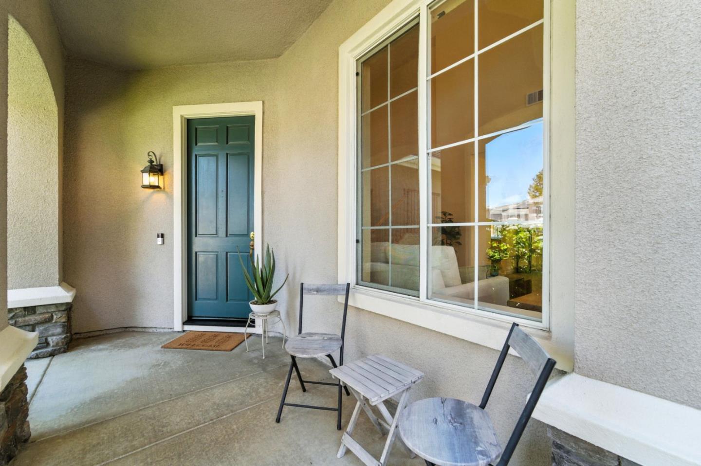 Detail Gallery Image 4 of 44 For 1480 Finch Ln, Gilroy,  CA 95020 - 4 Beds | 3 Baths
