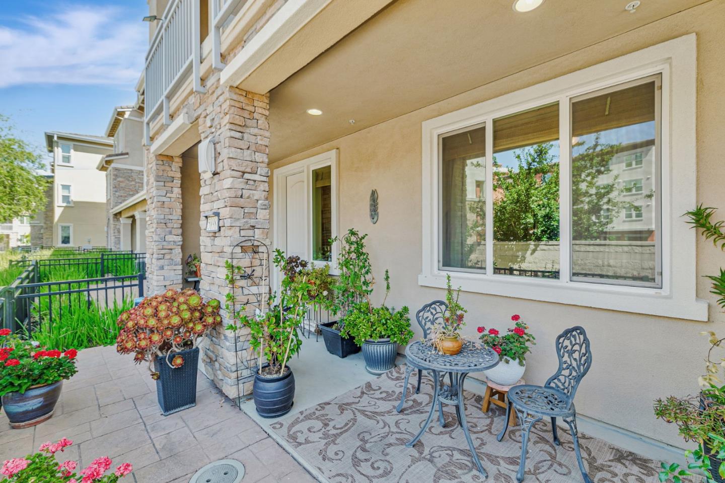 Detail Gallery Image 2 of 50 For 5898 Smoky Quartz Loop, San Jose,  CA 95123 - 4 Beds | 3/1 Baths