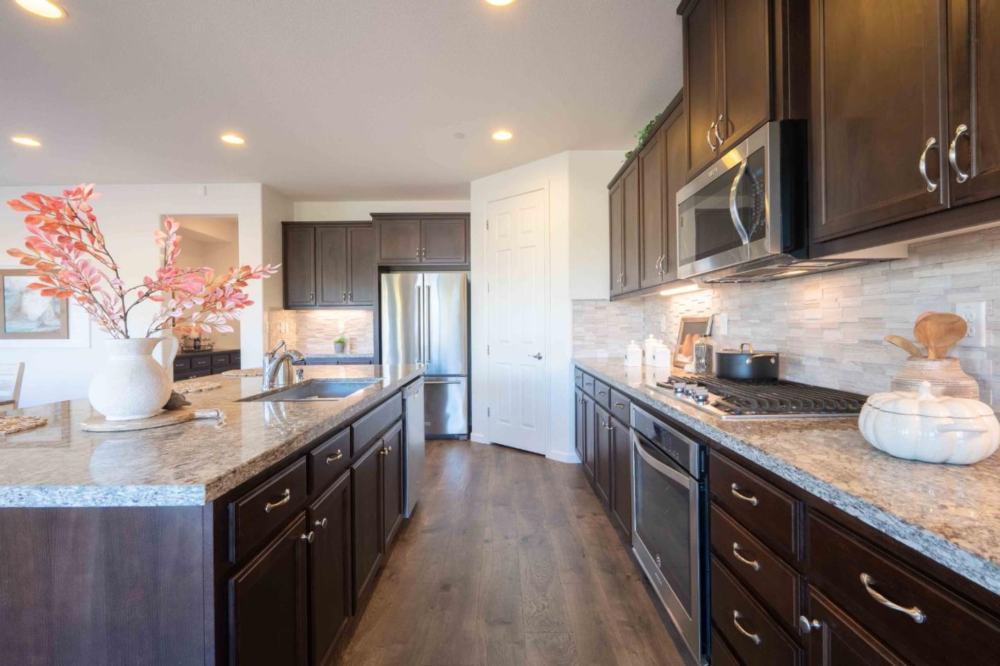 Detail Gallery Image 2 of 35 For 1061 Viognier Way, Gilroy,  CA 95020 - 3 Beds | 2/1 Baths