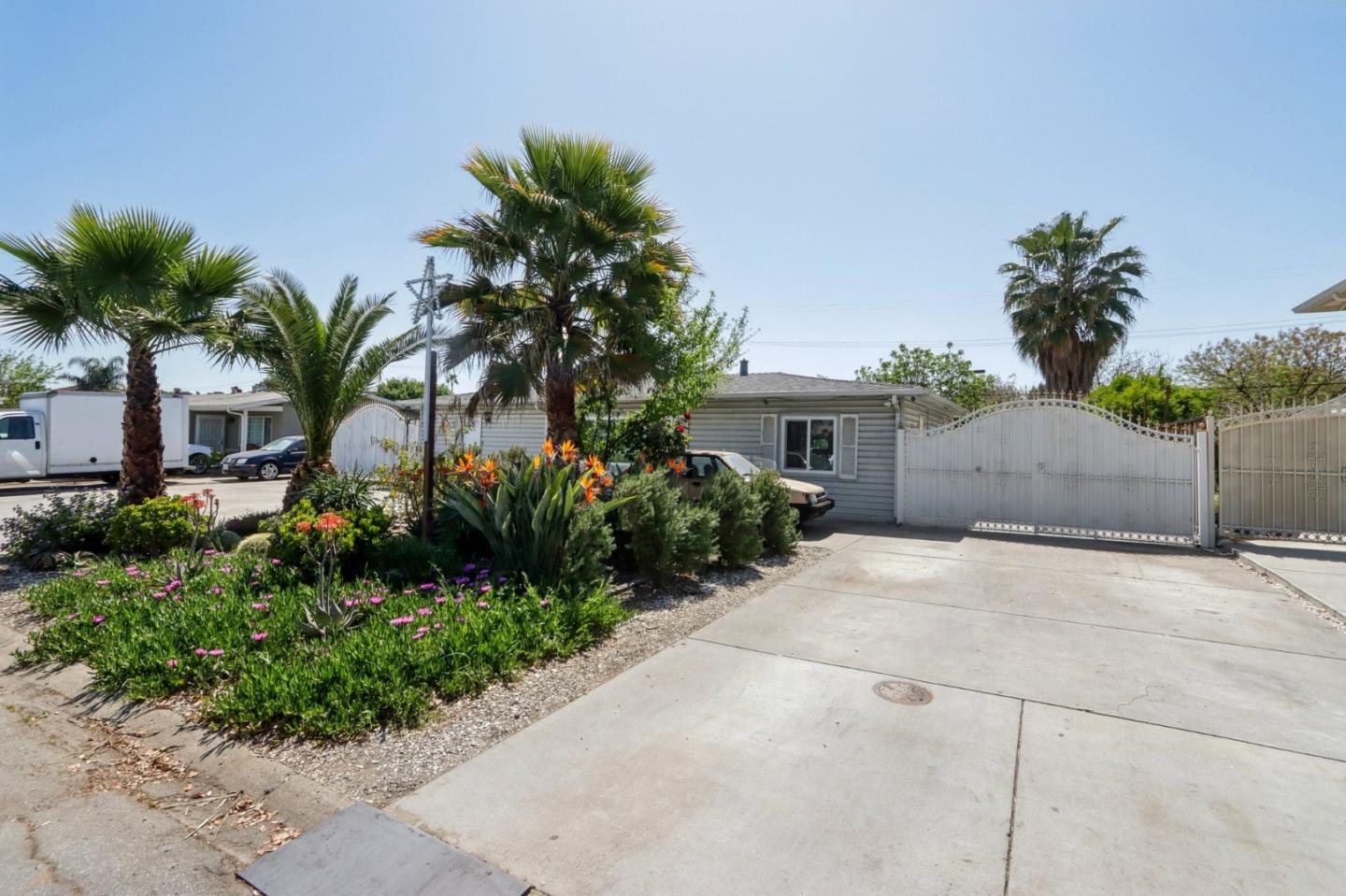 Detail Gallery Image 2 of 23 For 13015 Pfeifle Ave, San Jose,  CA 95111 - 3 Beds | 1 Baths