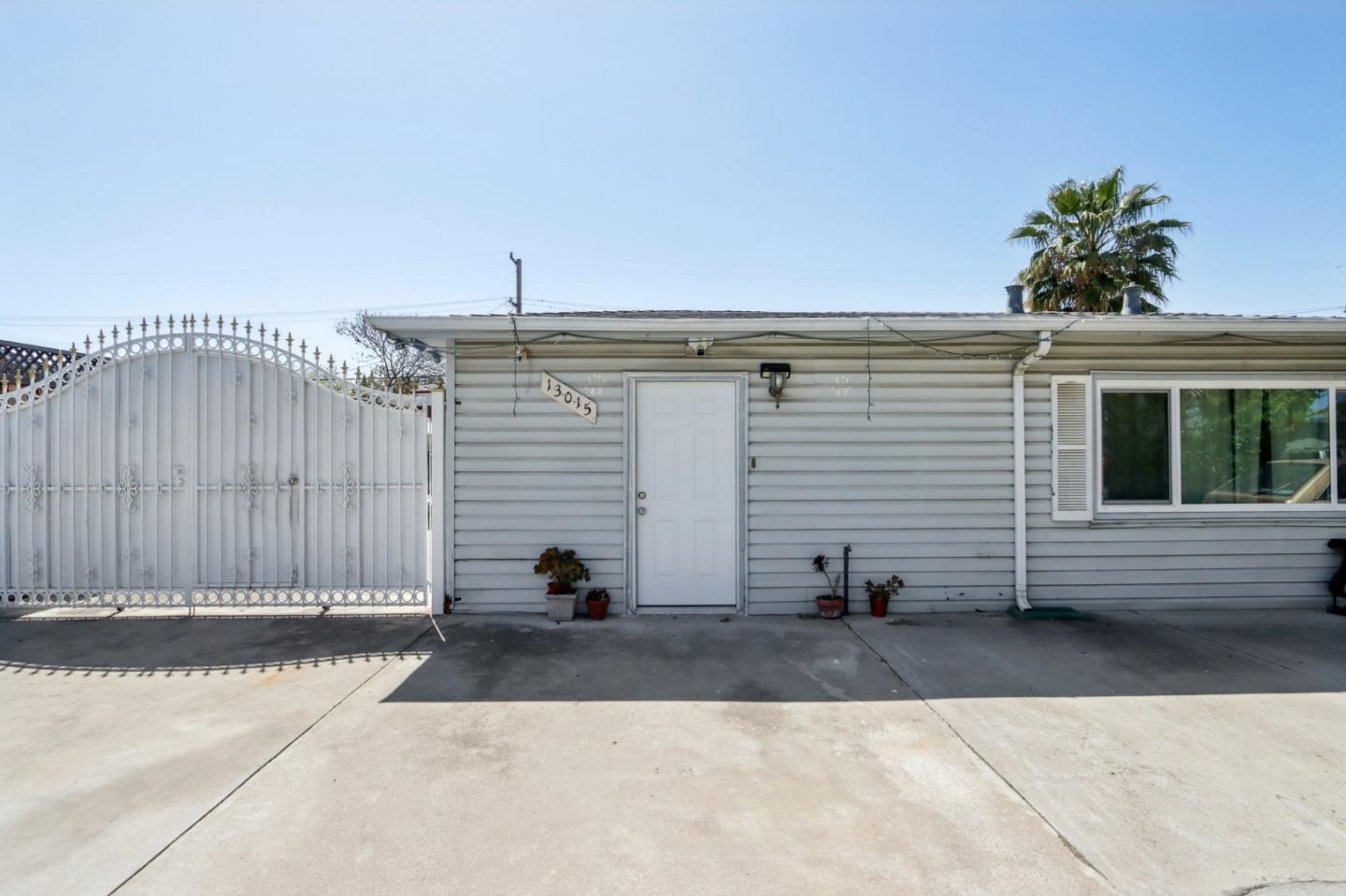 Detail Gallery Image 3 of 23 For 13015 Pfeifle Ave, San Jose,  CA 95111 - 3 Beds | 1 Baths