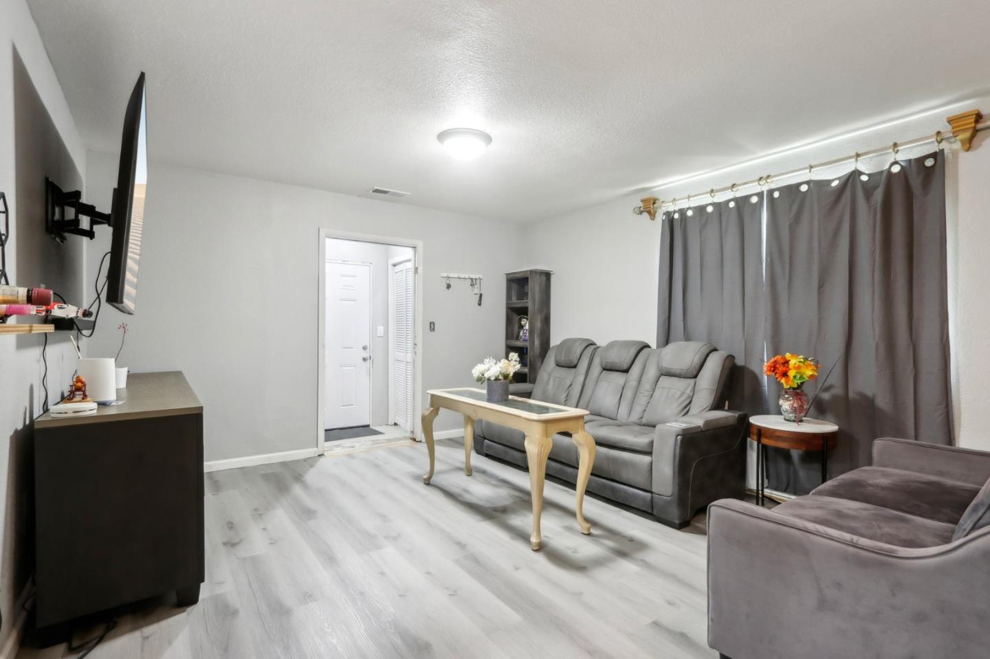 Detail Gallery Image 6 of 23 For 13015 Pfeifle Ave, San Jose,  CA 95111 - 3 Beds | 1 Baths