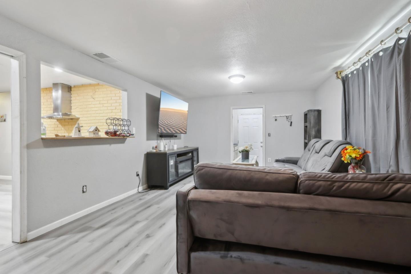 Detail Gallery Image 7 of 23 For 13015 Pfeifle Ave, San Jose,  CA 95111 - 3 Beds | 1 Baths