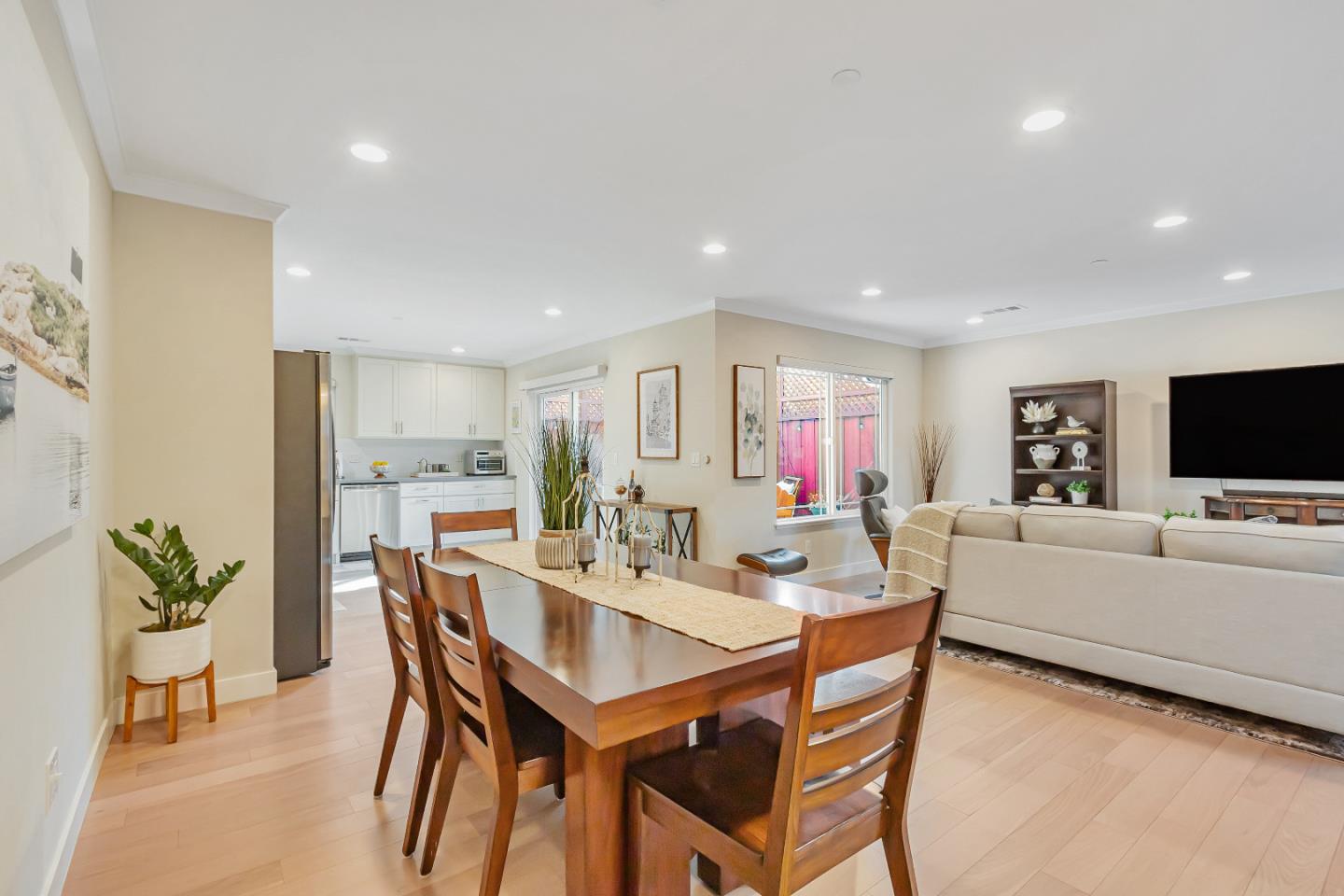 Detail Gallery Image 10 of 47 For 423 Douglas Pl, San Jose,  CA 95126 - 3 Beds | 2/1 Baths