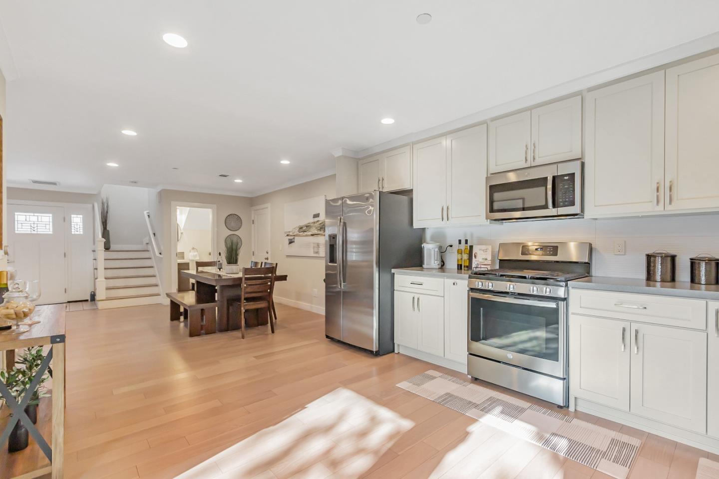 Detail Gallery Image 13 of 47 For 423 Douglas Pl, San Jose,  CA 95126 - 3 Beds | 2/1 Baths