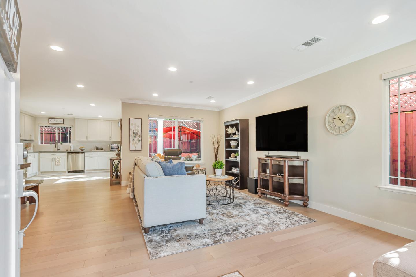 Detail Gallery Image 4 of 47 For 423 Douglas Pl, San Jose,  CA 95126 - 3 Beds | 2/1 Baths