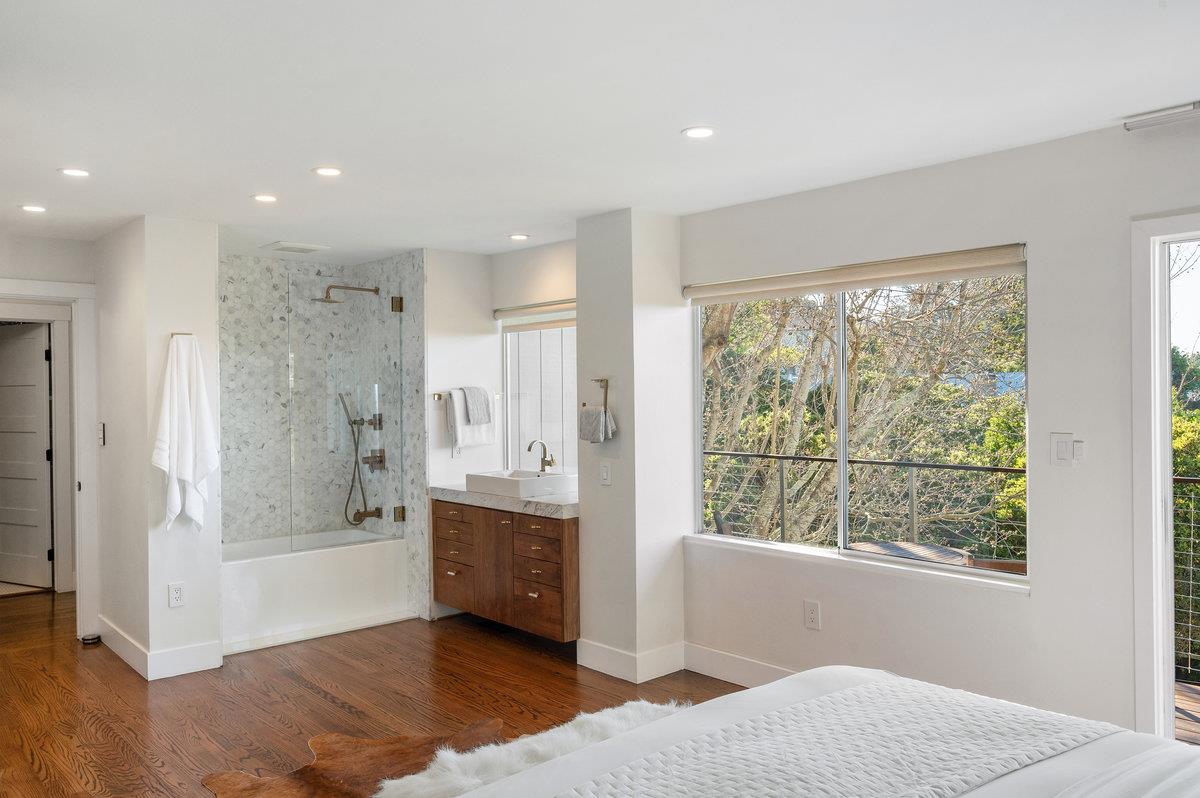 Detail Gallery Image 19 of 40 For 2104 Forest Ave, Belmont,  CA 94002 - 5 Beds | 4 Baths