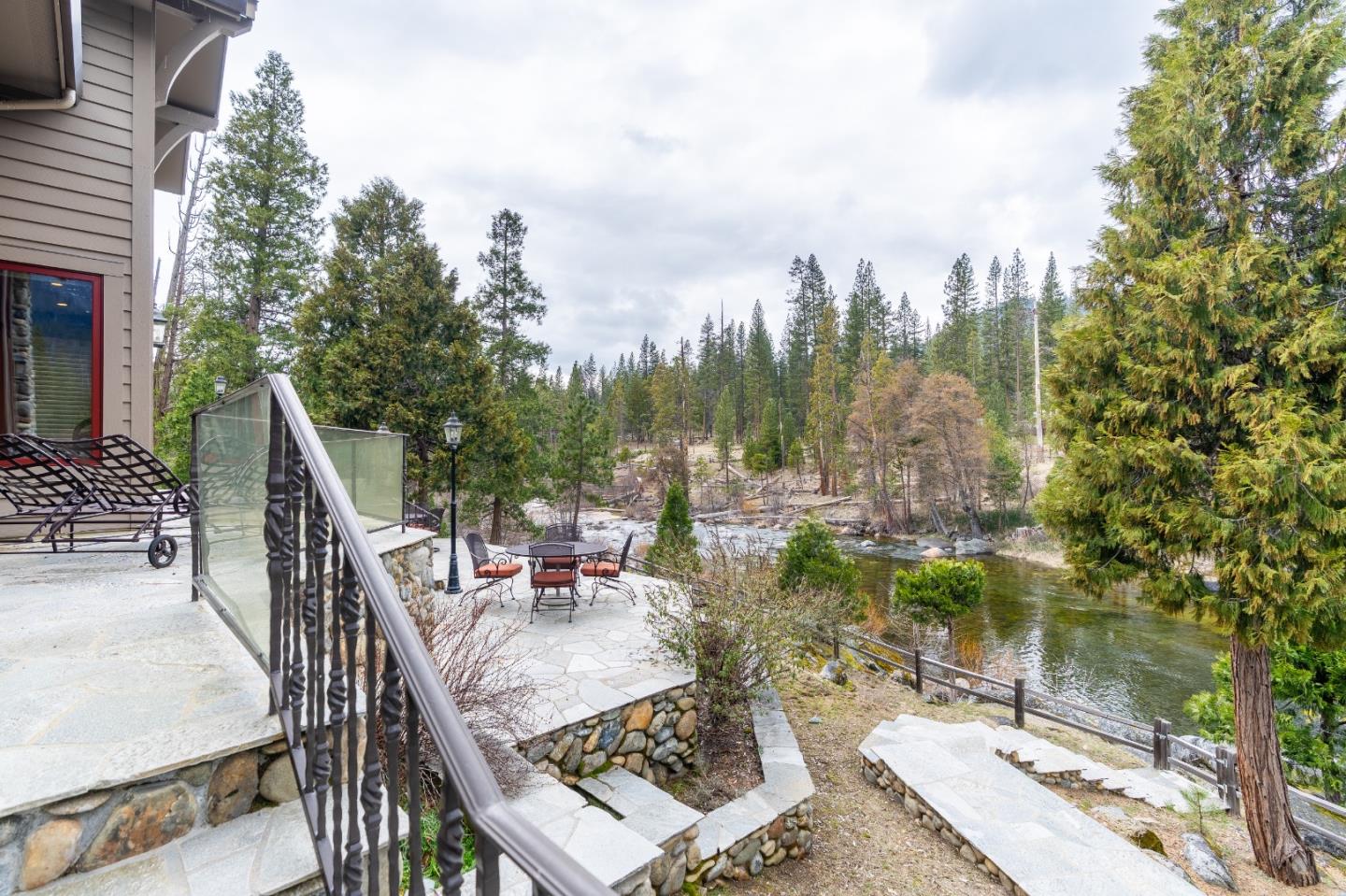 Detail Gallery Image 11 of 91 For 7899 Forest Dr, Yosemite National Park,  CA 95389 - 6 Beds | 6/1 Baths
