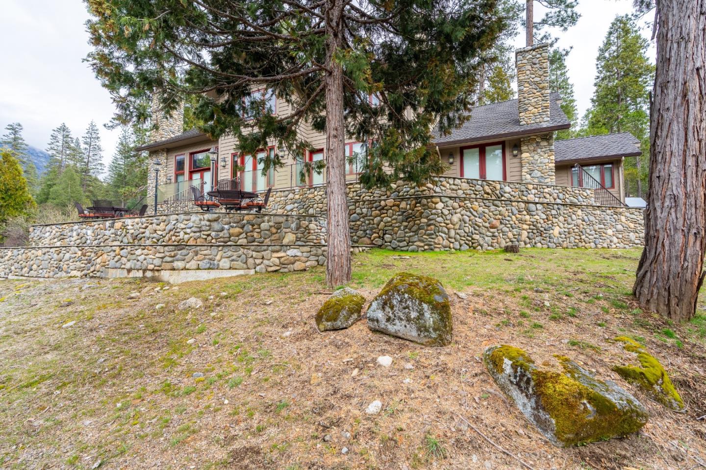Detail Gallery Image 16 of 91 For 7899 Forest Dr, Yosemite National Park,  CA 95389 - 6 Beds | 6/1 Baths