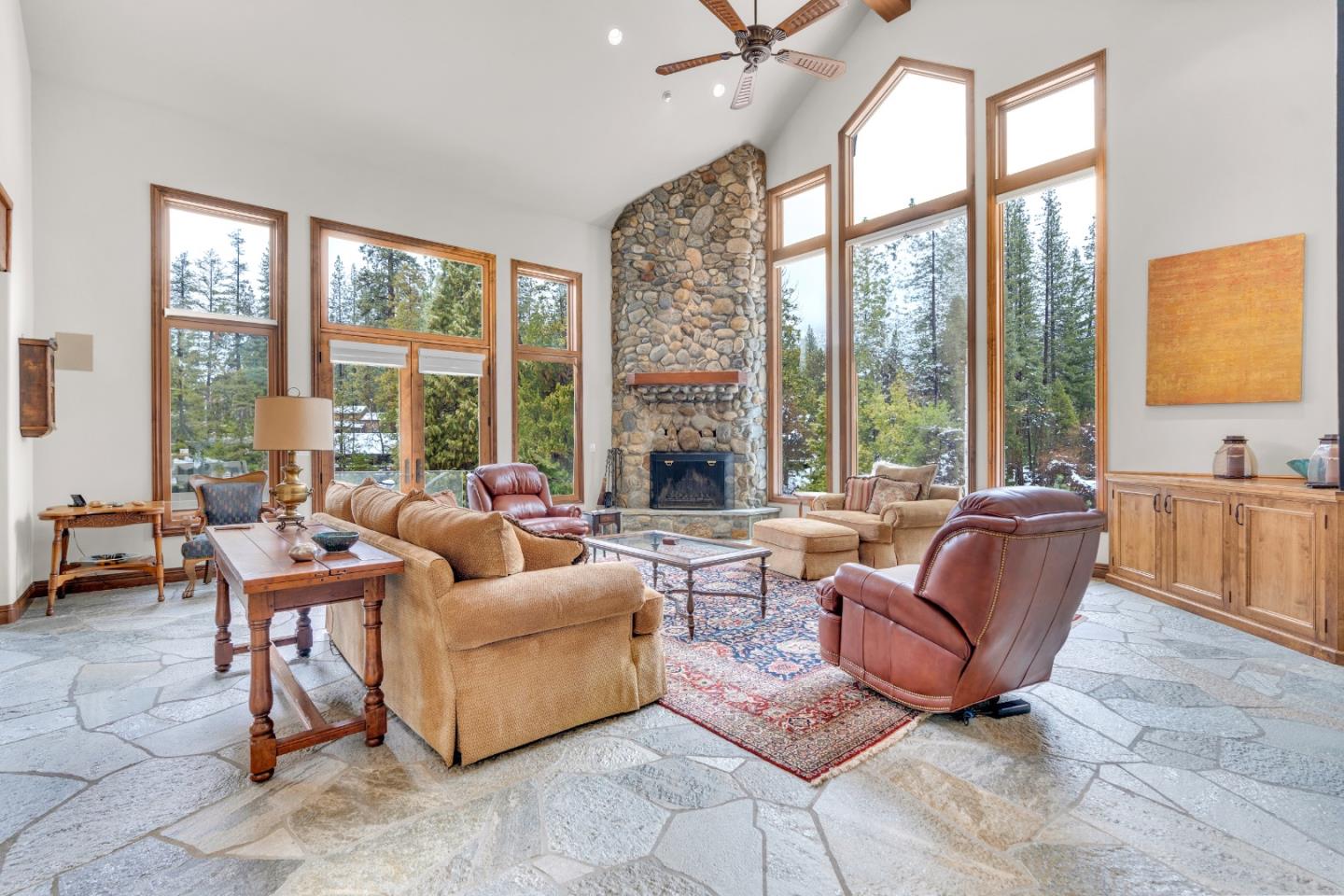 Detail Gallery Image 27 of 91 For 7899 Forest Dr, Yosemite National Park,  CA 95389 - 6 Beds | 6/1 Baths