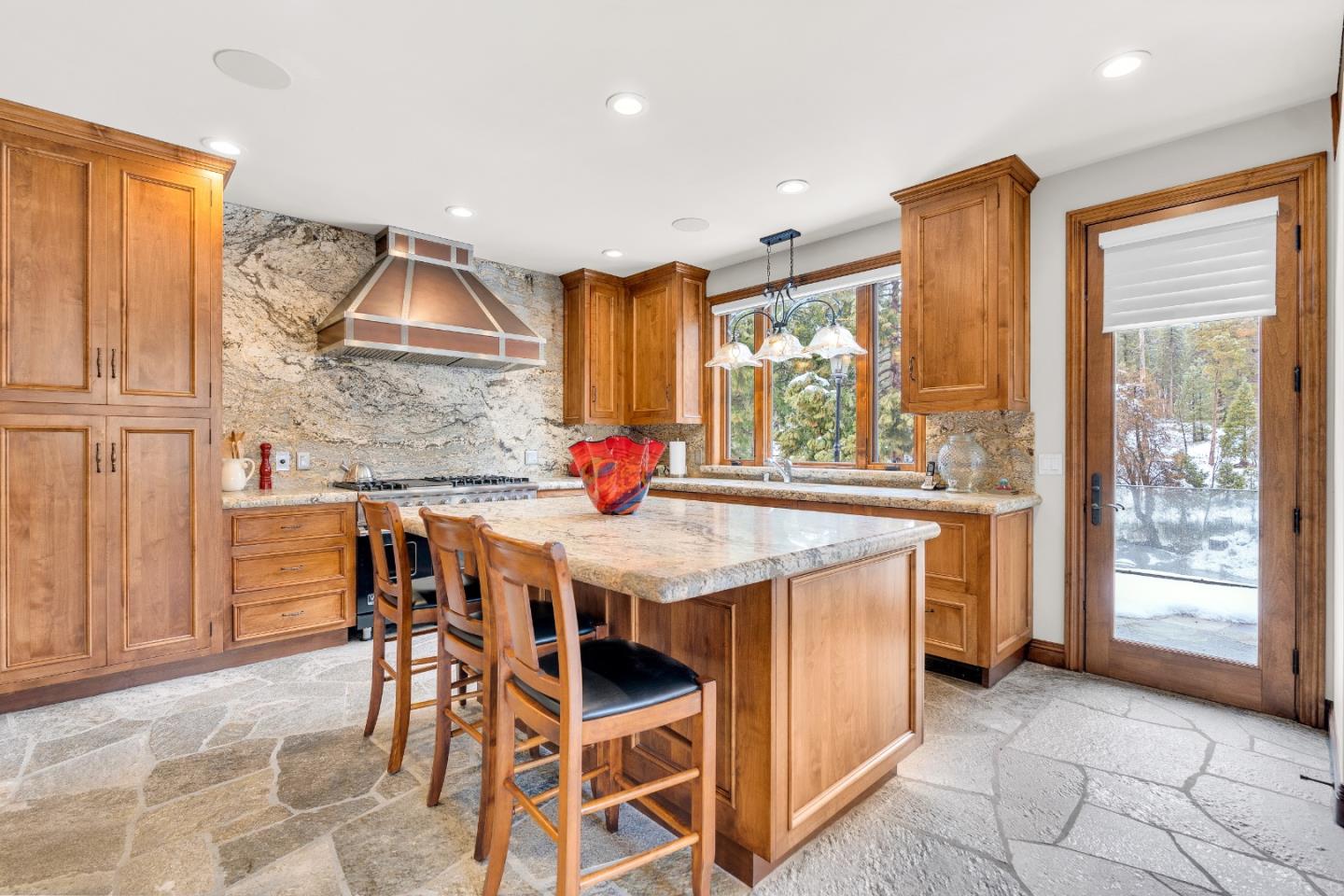 Detail Gallery Image 34 of 91 For 7899 Forest Dr, Yosemite National Park,  CA 95389 - 6 Beds | 6/1 Baths