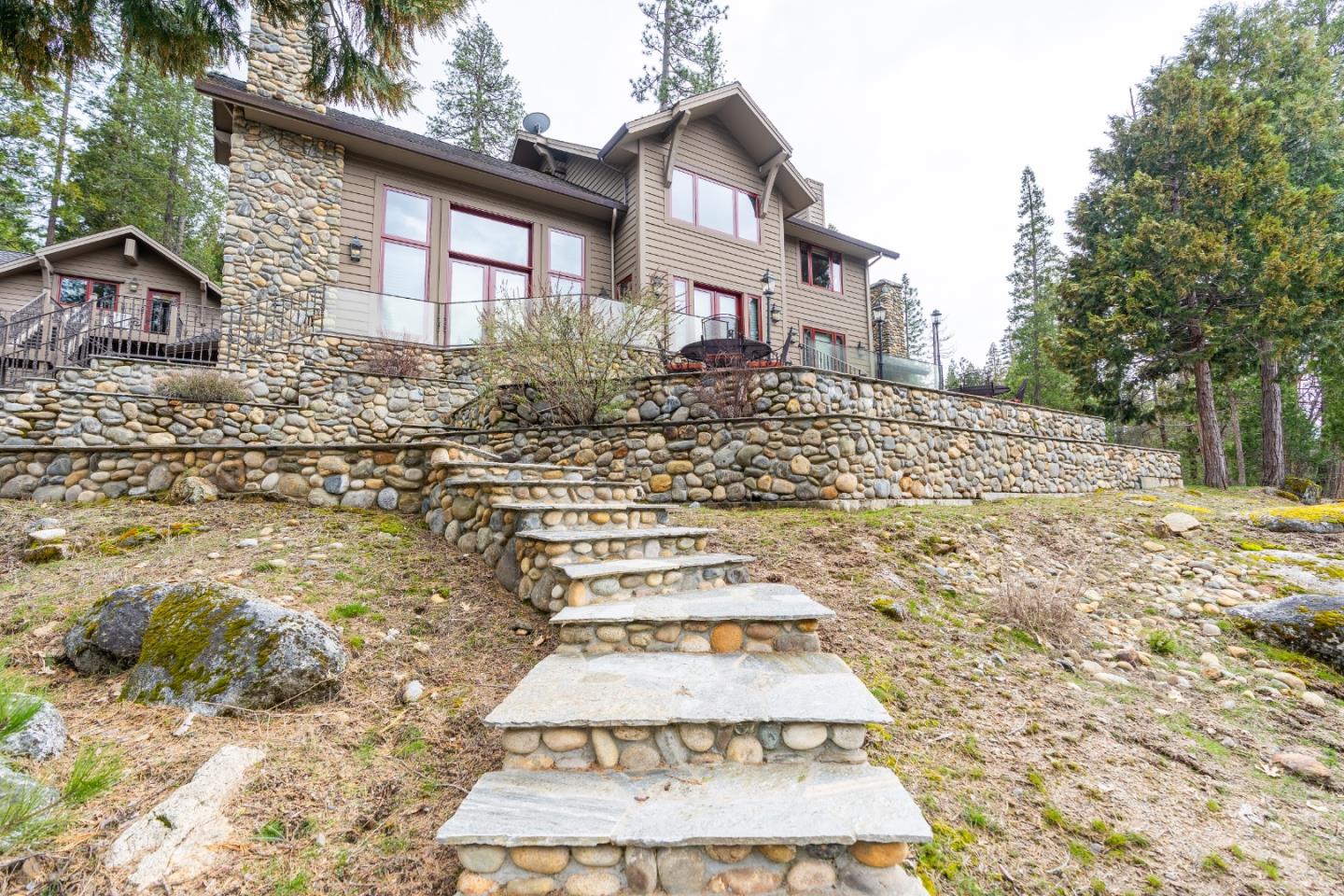 Detail Gallery Image 5 of 91 For 7899 Forest Dr, Yosemite National Park,  CA 95389 - 6 Beds | 6/1 Baths