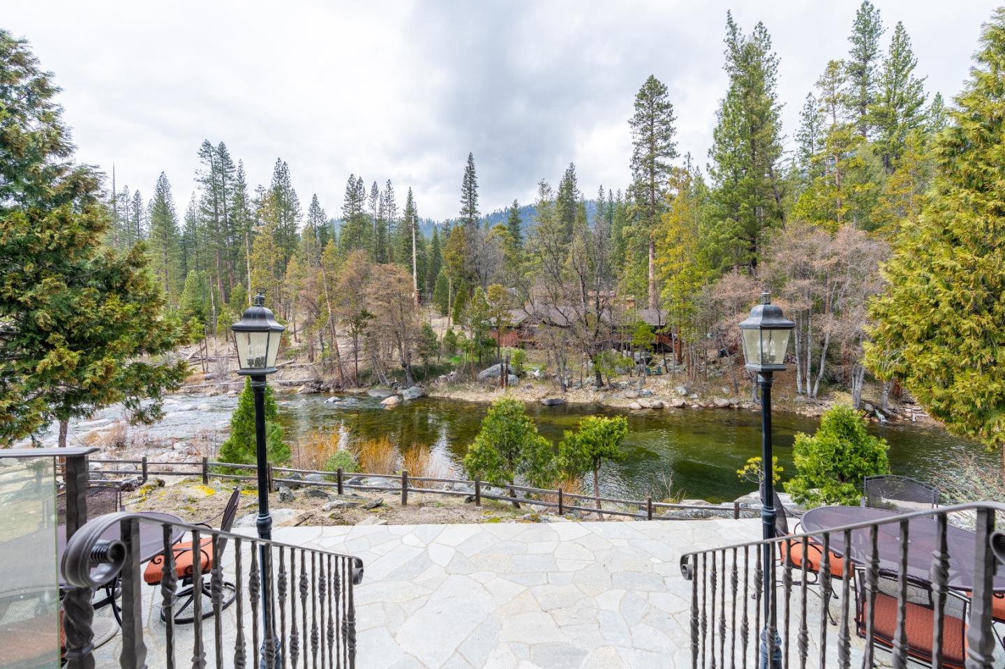 Detail Gallery Image 6 of 91 For 7899 Forest Dr, Yosemite National Park,  CA 95389 - 6 Beds | 6/1 Baths