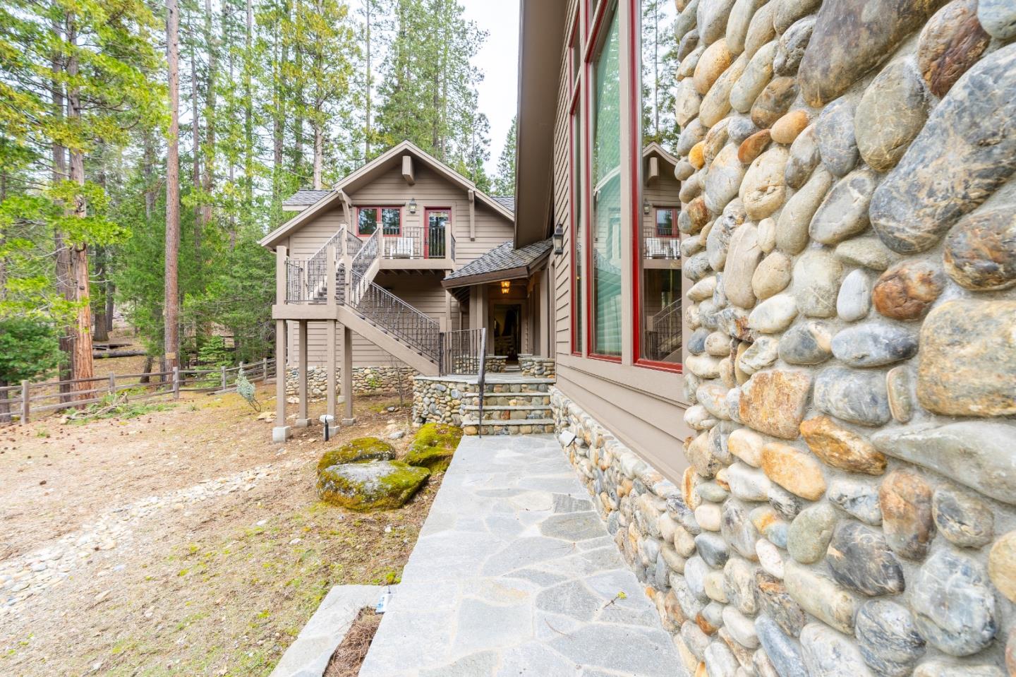 Detail Gallery Image 69 of 91 For 7899 Forest Dr, Yosemite National Park,  CA 95389 - 6 Beds | 6/1 Baths