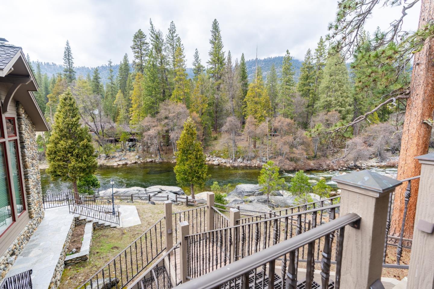 Detail Gallery Image 7 of 91 For 7899 Forest Dr, Yosemite National Park,  CA 95389 - 6 Beds | 6/1 Baths