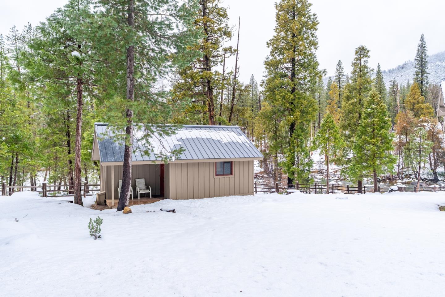 Detail Gallery Image 78 of 91 For 7899 Forest Dr, Yosemite National Park,  CA 95389 - 6 Beds | 6/1 Baths